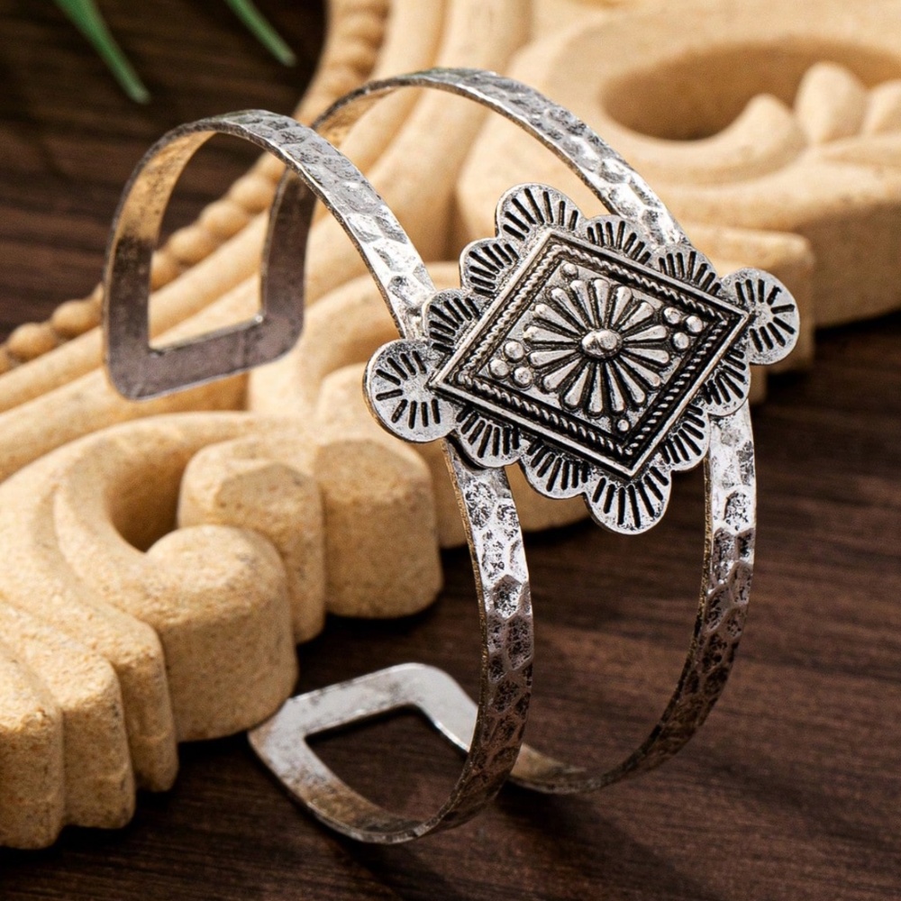 Boho Antique Silver Tone Western Adjustable Cuff - Picture 4 of 4